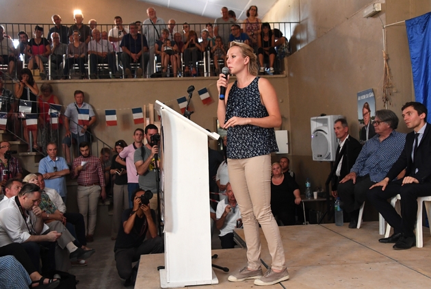 Marion Maréchal-Le Pen fait un discours de soutien à Gilbert Collard, candidat dans le Gard, au Cailar le 14 juin 2017