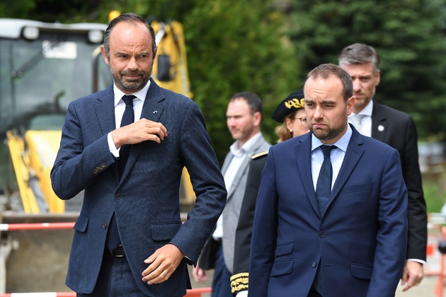 Le Premier ministre français Edouard Philippe et le secrétaire d'Etat Sébastien Lecornu, le 29 août 2018 à Chaillol dans les Hautes-Alpes