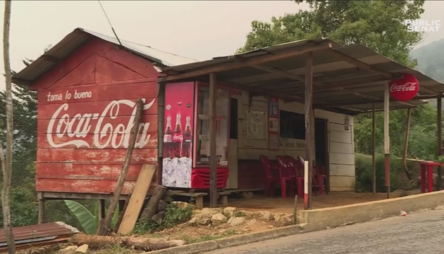 echoppe_coca.jpg Au Mexique le long des routes les échoppes sont repeintes aux couleurs de Coca-Cola