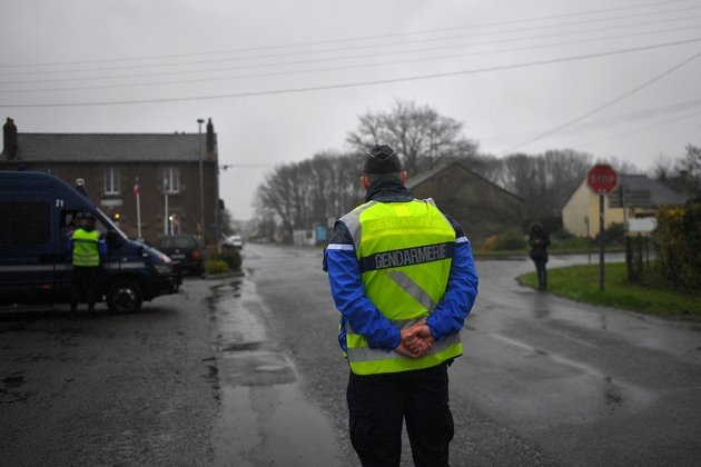 Des gendarmes devant la mairie de Notre-Dame-des-Landes, le 18 janvier 2018
