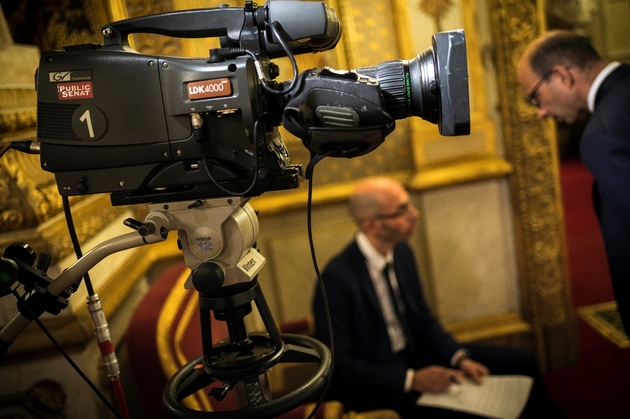 Une caméra de la chaîne Public Sénat au Palais du Luxembourg, le 8 novembre 2016 à Paris