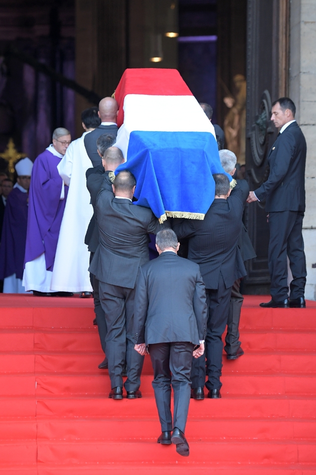 Entrée du cercueil de Jacques Chirac à l'église Saint-Sulpice le 30 septembre 2019