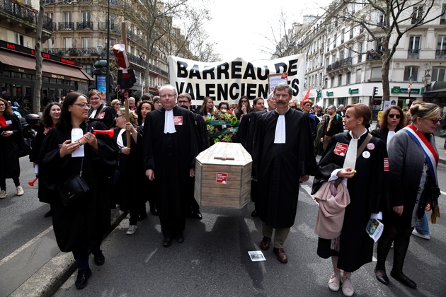 Des avocats manifestent contre la réforme de la justice, le 11 avril 2018 à Paris