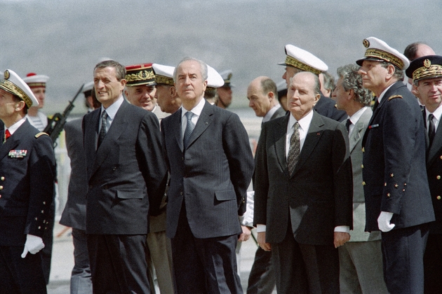 Le ministre de la Défense, François Léotard (G), le Premier ministre, Edouard Balladur et le président François Mitterrand à Brest, le 7 mai 1994