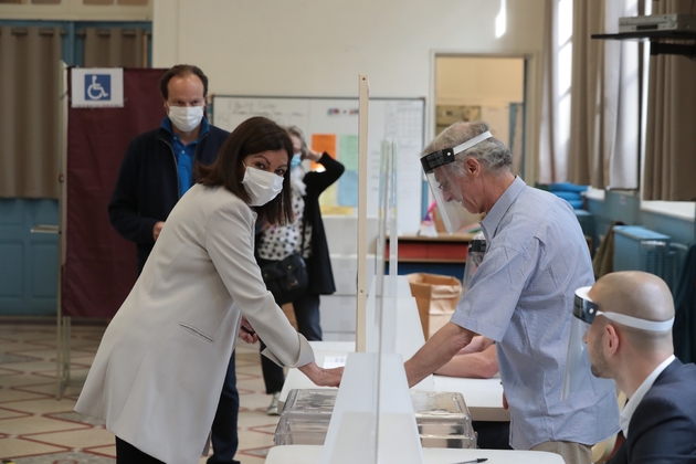 La maire de Paris Anne Hidalgo vote au second tour des municipales, le 28 juin 2020 à l'Hôtel de Ville de Paris