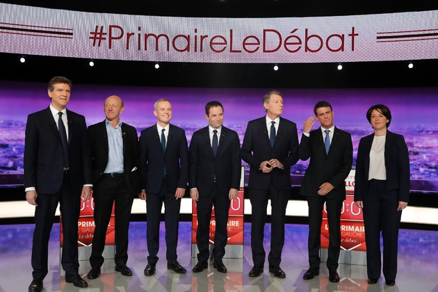 Arnaud Montebourg, Jean-Luc Bennahmias, Francois de Rugy, Benoit Hamon, Vincent Peillon, Manuel Valls et Sylvia Pinel sur le plateau de TF1 avant leur débat télévisé le 12 janvier 2017 à la Plaine-Saint-Denis