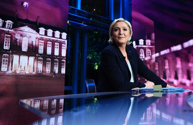 Marine Le Pen sur le plateau de TF1, le 25 avril 2017, à Boulogne-Billancourt