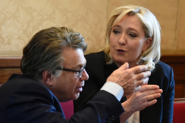 Marine Le Pen (d) et Gilbert Collard, le 7 avril 2016 à Paris