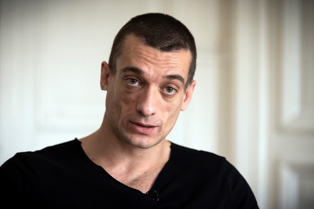 L'artiste russe Piort Pavlenski lors d'une interview avec l'AFP à Paris, le 14 février 2020