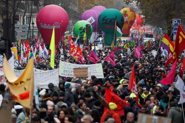 Cortège de manifestants contre la réforme des retraites, le 5 décembre 2019 à Paris