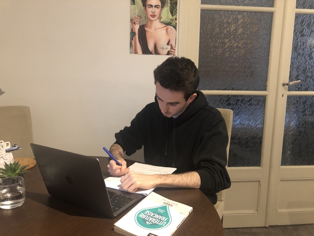 Etudiant à la maison