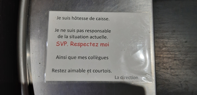 je_suis_hotesse_de_caisse_respectez-moi.jpg