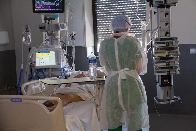 Patient souffrant du coronavirus pris en charge à l'hôpital de Roubaix