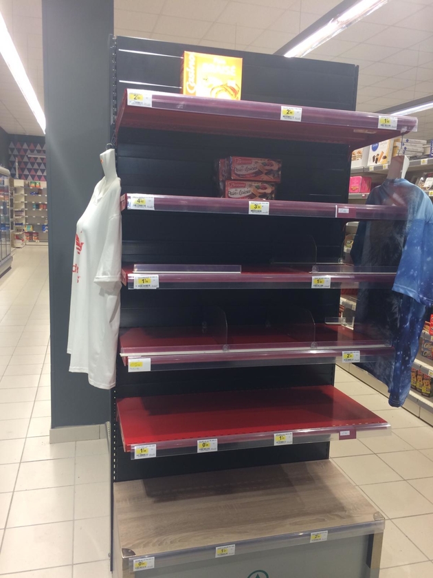 Tête de rayon vide au supermarché à Hérimoncourt