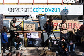 Blocage de la faculte de Nice par des etudiants