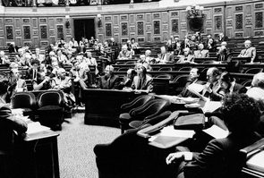 Les questions au gouvernement, au Sénat, le 29 avril 1982