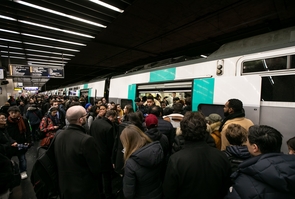 PARIS: Greve dans les transports en commun contre la reforme des retraites