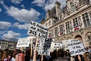Paris : manifestation feministe contre le nouveau gouvernement Macron