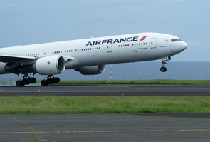 Avions de ligne a La Reunion. Airliners in La Reunion.