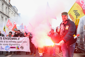 Angouleme Manifestation retraite 64 ans