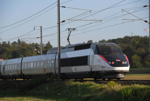 un train a grande vitesse TGV Euro inOui