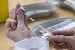 Christian Estrosi visite Centre Vaccin du Palais des Expositions de Nice